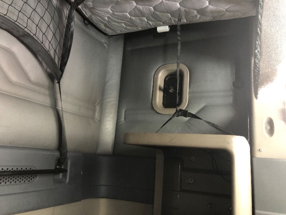 Sleeper Tractor-Heavy Duty Tractors-Freightliner-2019-Cascadia 11364ST-Albany-NY-571,142\n\t\tmiles-$ 44,250 - Image 19