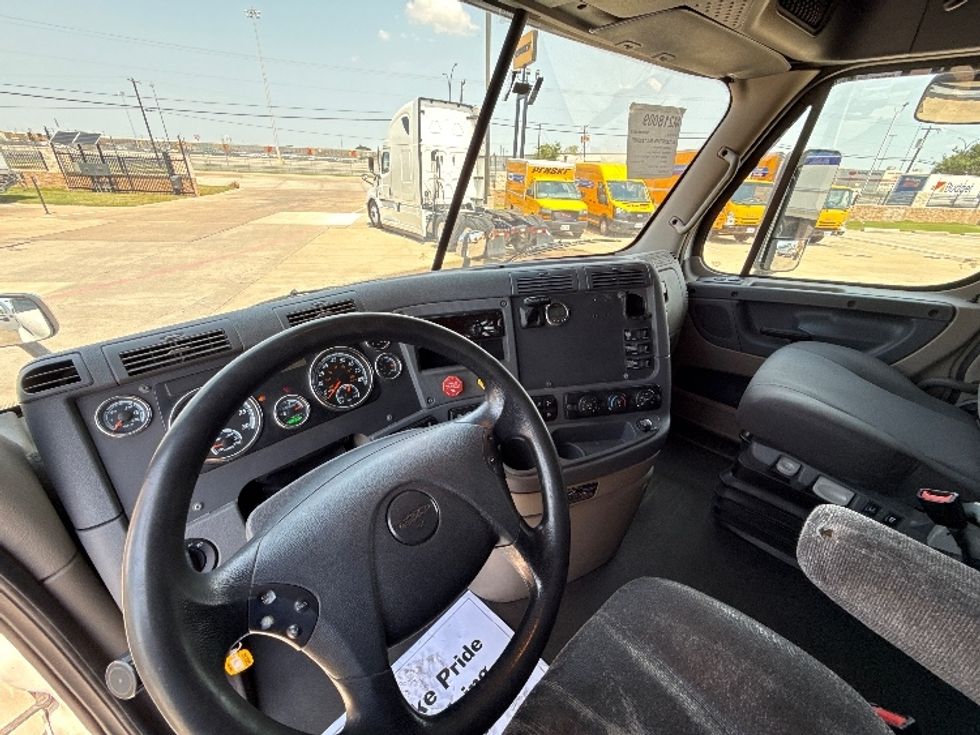 Sleeper Tractor-Heavy Duty Tractors-Freightliner-2019-Cascadia 11364ST-Arlington-TX-486,959\n\t\tmiles-$ 54,750 - Image 10