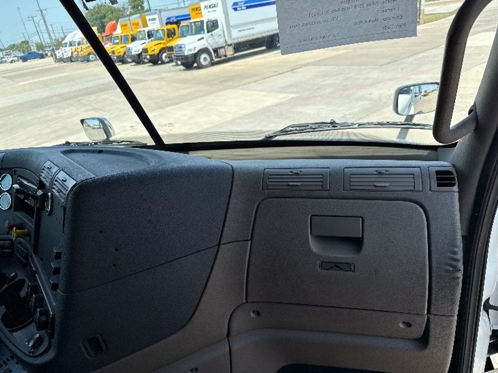 Sleeper Tractor-Heavy Duty Tractors-Freightliner-2019-Cascadia 11364ST-Arlington-TX-486,959\n\t\tmiles-$ 54,750 - Image 14