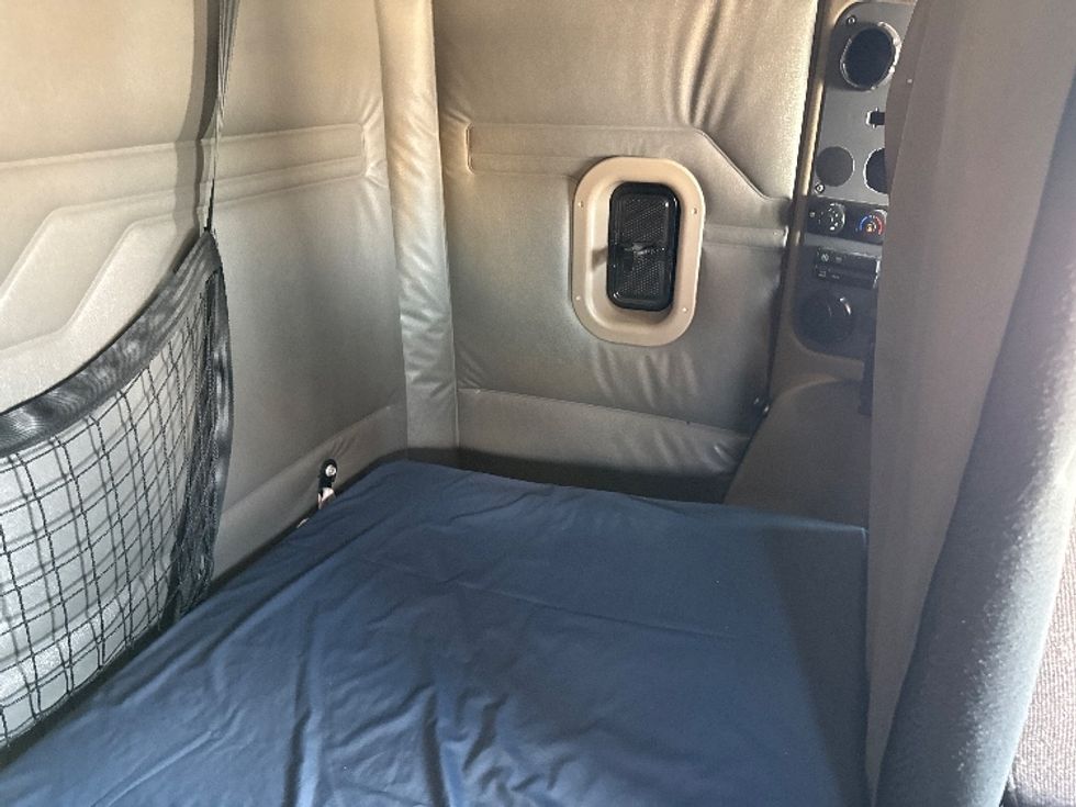 Sleeper Tractor-Heavy Duty Tractors-Freightliner-2019-Cascadia 11364ST-Arlington-TX-486,959\n\t\tmiles-$ 54,750 - Image 17