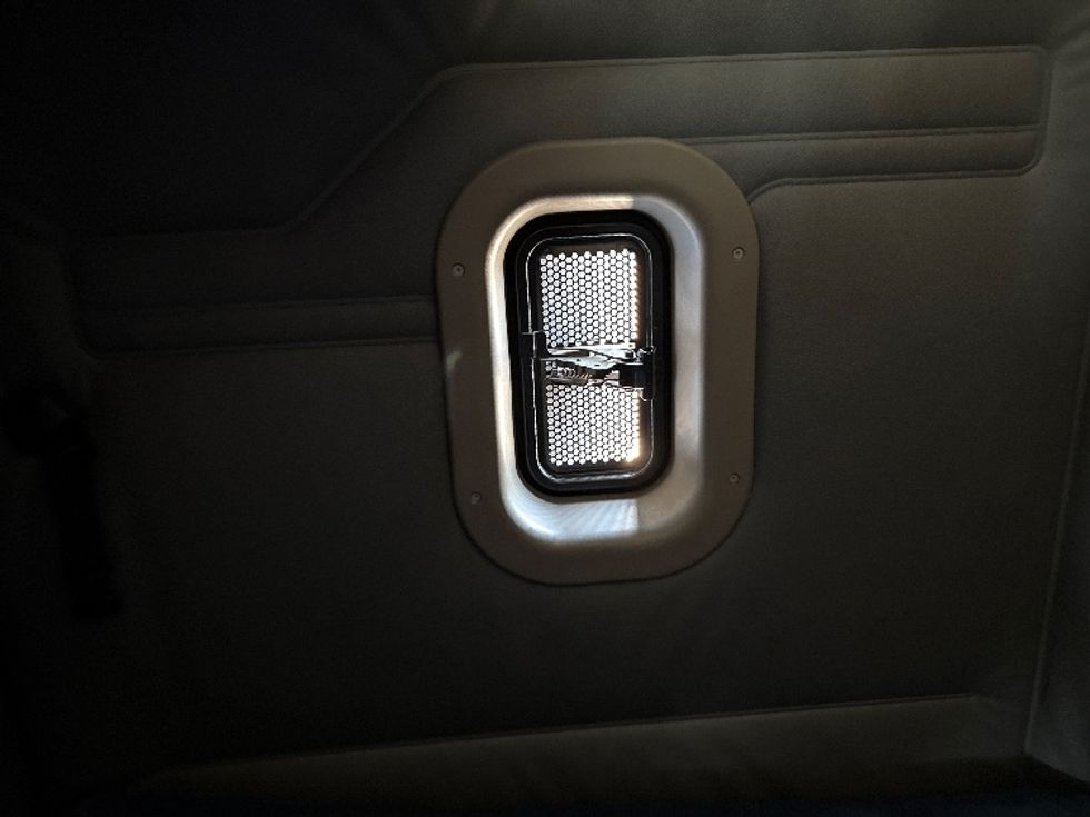 Sleeper Tractor-Heavy Duty Tractors-Freightliner-2019-Cascadia 11364ST-Arlington-TX-486,959\n\t\tmiles-$ 54,750 - Image 18