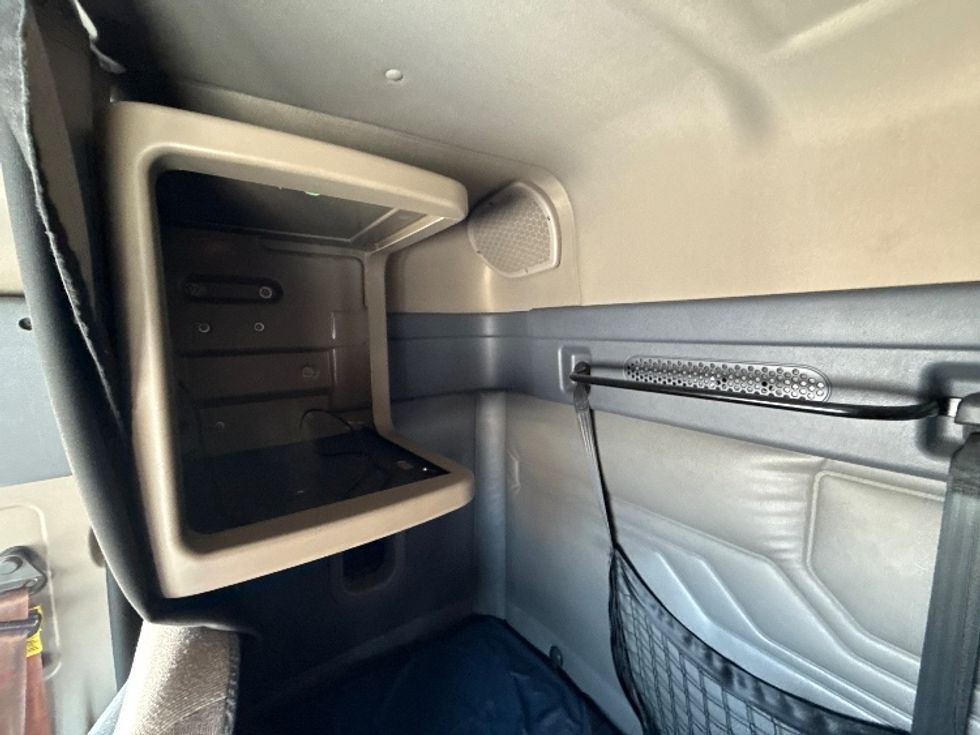 Sleeper Tractor-Heavy Duty Tractors-Freightliner-2019-Cascadia 11364ST-Arlington-TX-486,959\n\t\tmiles-$ 54,750 - Image 19