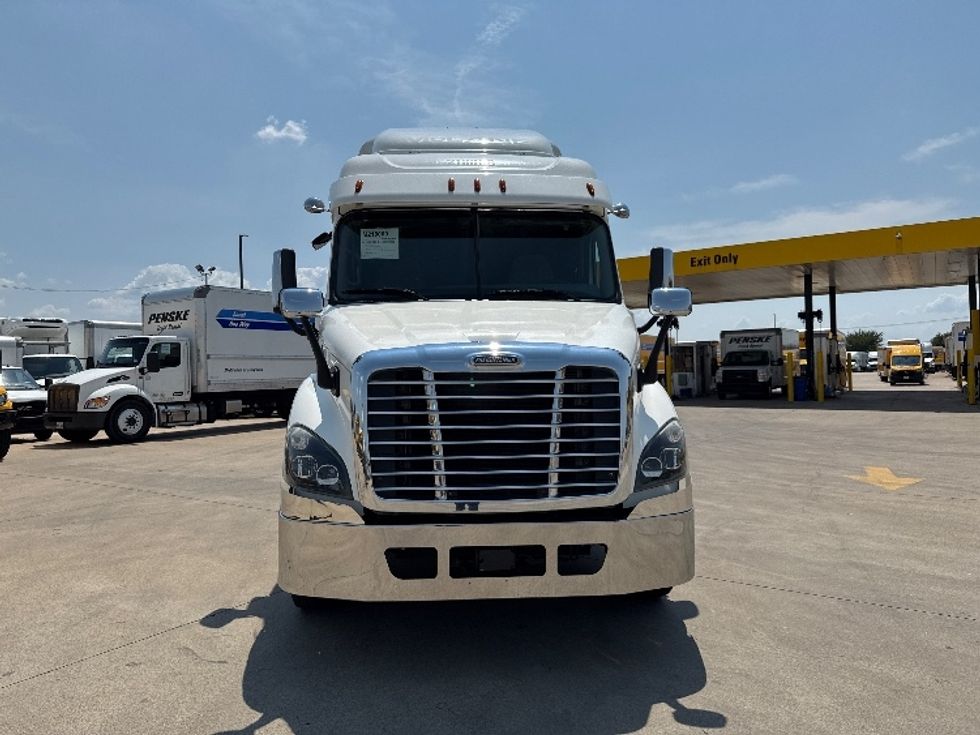 Sleeper Tractor-Heavy Duty Tractors-Freightliner-2019-Cascadia 11364ST-Arlington-TX-486,959\n\t\tmiles-$ 54,750 - Image 2