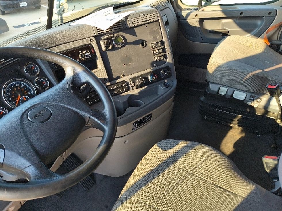 Sleeper Tractor-Heavy Duty Tractors-Freightliner-2019-Cascadia 11364ST-Arlington-TX-500,580\n\t\tmiles-$ 54,000 - Image 10