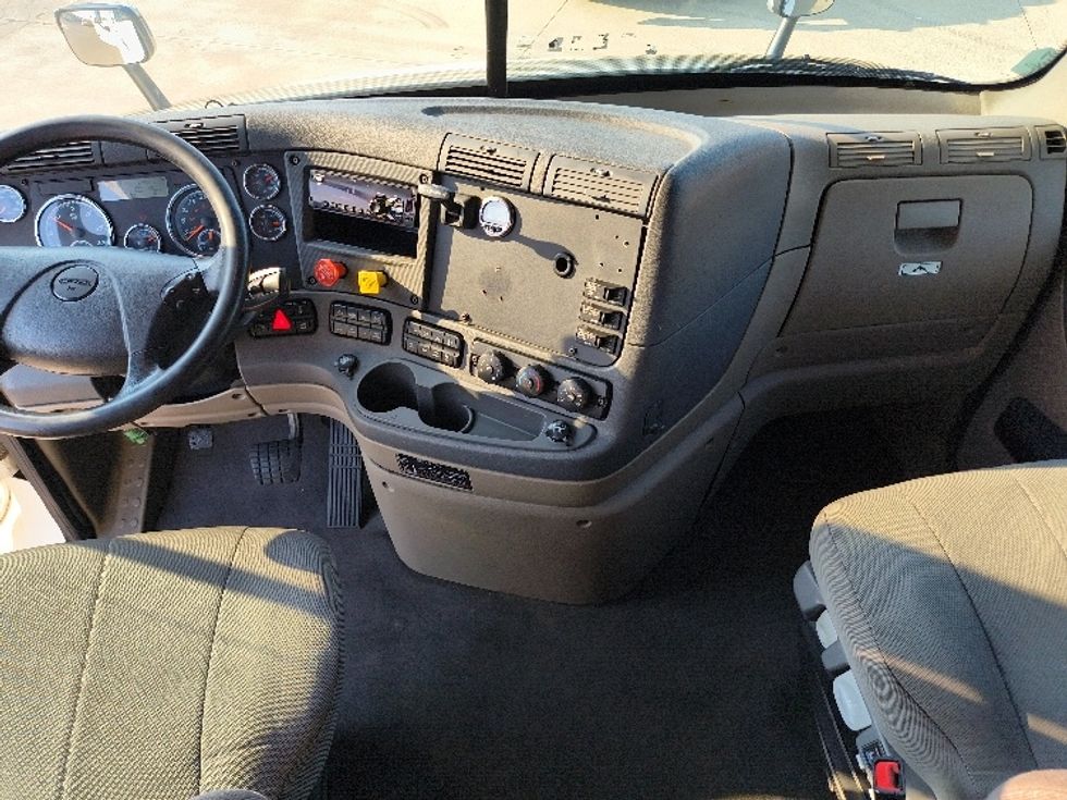 Sleeper Tractor-Heavy Duty Tractors-Freightliner-2019-Cascadia 11364ST-Arlington-TX-500,580\n\t\tmiles-$ 54,000 - Image 12