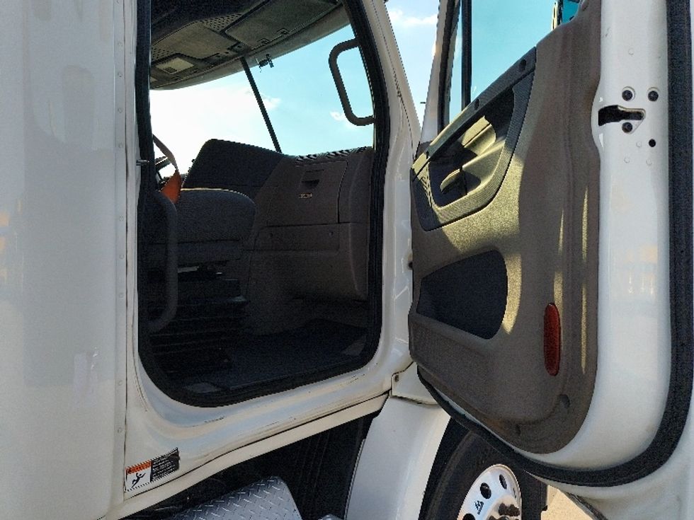 Sleeper Tractor-Heavy Duty Tractors-Freightliner-2019-Cascadia 11364ST-Arlington-TX-500,580\n\t\tmiles-$ 54,000 - Image 13
