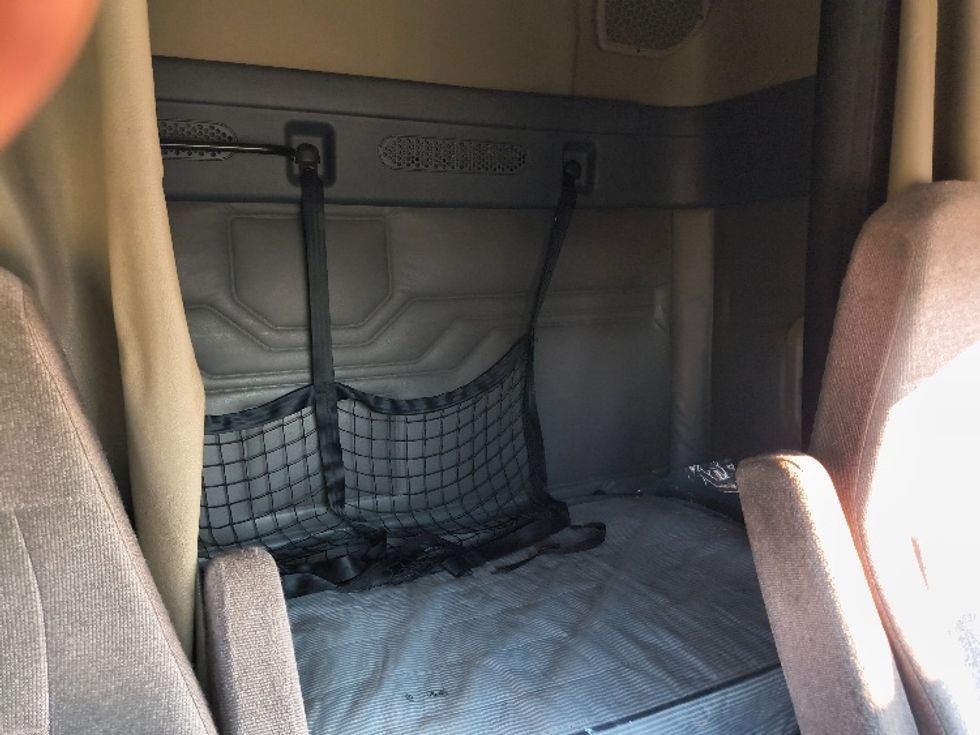 Sleeper Tractor-Heavy Duty Tractors-Freightliner-2019-Cascadia 11364ST-Arlington-TX-500,580\n\t\tmiles-$ 54,000 - Image 17