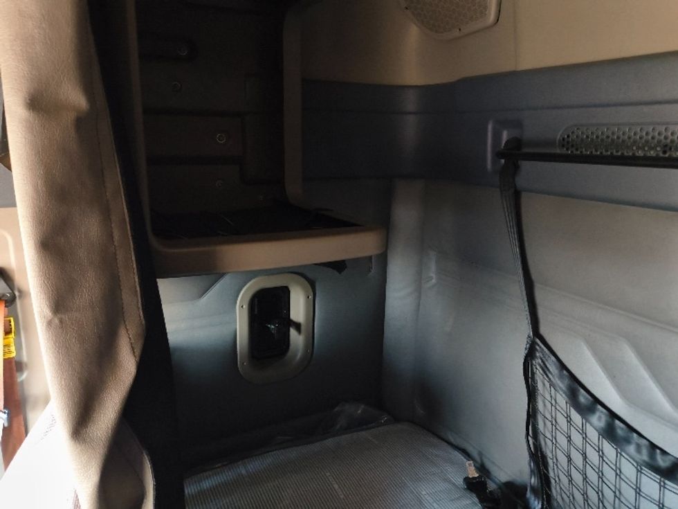 Sleeper Tractor-Heavy Duty Tractors-Freightliner-2019-Cascadia 11364ST-Arlington-TX-500,580\n\t\tmiles-$ 54,000 - Image 19