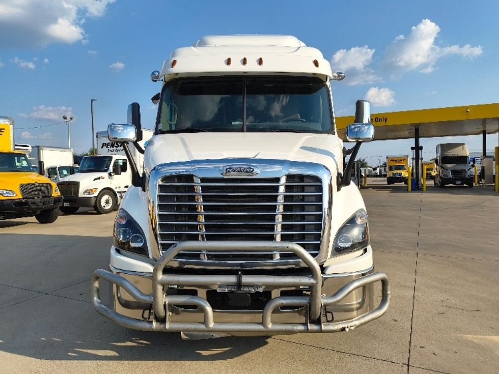 Sleeper Tractor-Heavy Duty Tractors-Freightliner-2019-Cascadia 11364ST-Arlington-TX-500,580\n\t\tmiles-$ 54,000 - Image 2