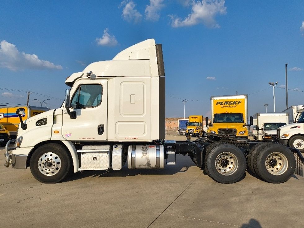 Sleeper Tractor-Heavy Duty Tractors-Freightliner-2019-Cascadia 11364ST-Arlington-TX-500,580\n\t\tmiles-$ 54,000 - Image 4