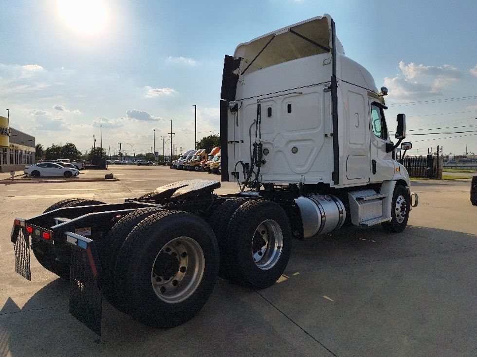 Sleeper Tractor-Heavy Duty Tractors-Freightliner-2019-Cascadia 11364ST-Arlington-TX-500,580\n\t\tmiles-$ 54,000 - Image 7
