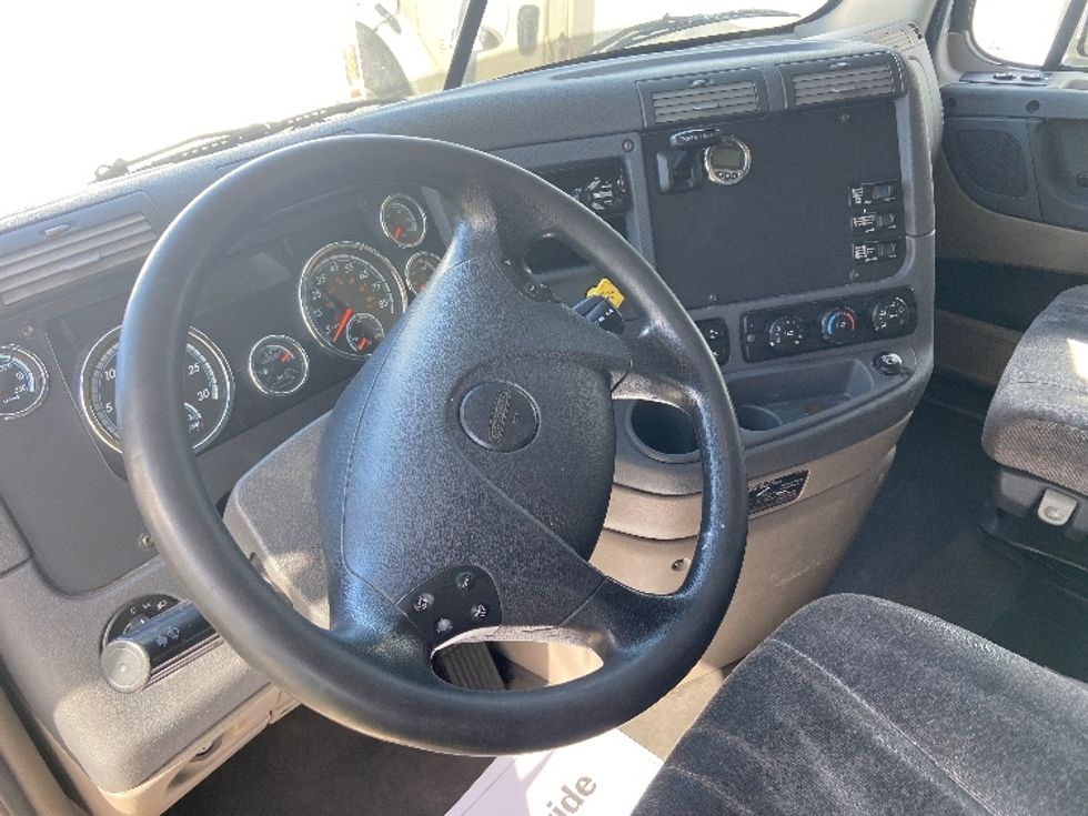 Sleeper Tractor-Heavy Duty Tractors-Freightliner-2019-Cascadia 11364ST-Arlington-TX-518,148\n\t\tmiles-$ 53,000 - Image 10