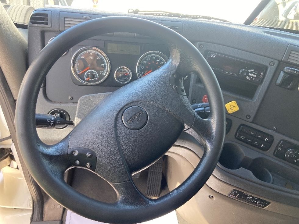 Sleeper Tractor-Heavy Duty Tractors-Freightliner-2019-Cascadia 11364ST-Arlington-TX-518,148\n\t\tmiles-$ 53,000 - Image 11