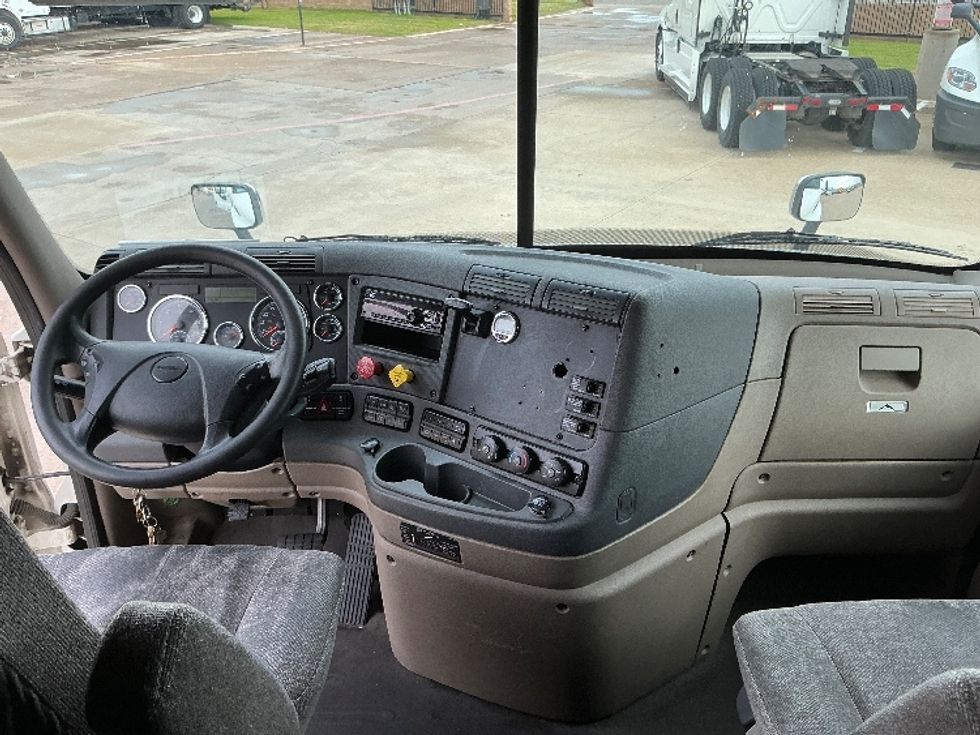 Sleeper Tractor-Heavy Duty Tractors-Freightliner-2019-Cascadia 11364ST-Arlington-TX-518,148\n\t\tmiles-$ 53,000 - Image 12