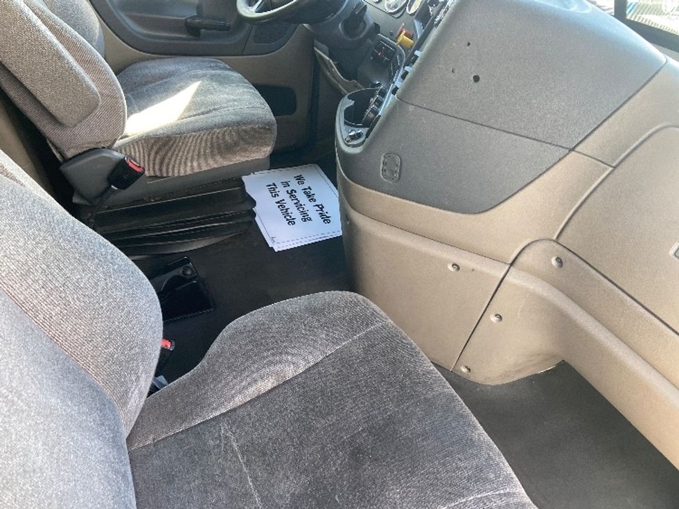 Sleeper Tractor-Heavy Duty Tractors-Freightliner-2019-Cascadia 11364ST-Arlington-TX-518,148\n\t\tmiles-$ 53,000 - Image 14