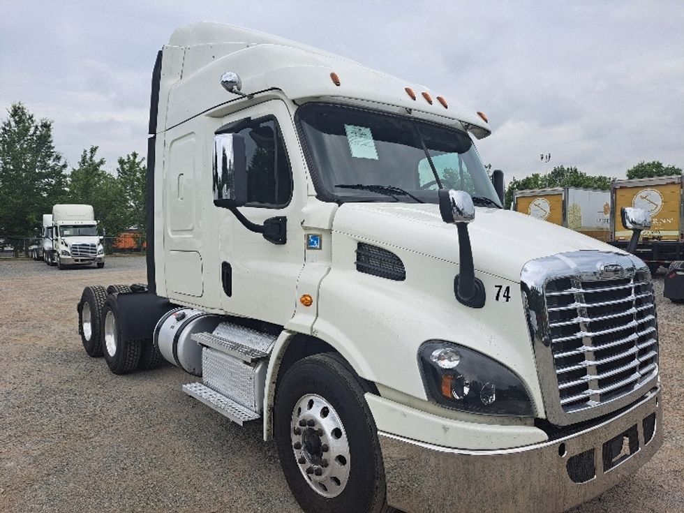 Sleeper Tractor-Heavy Duty Tractors-Freightliner-2019-Cascadia 11364ST-Atlanta-GA-440,215\n\t\tmiles-$ 55,000 - Image 1