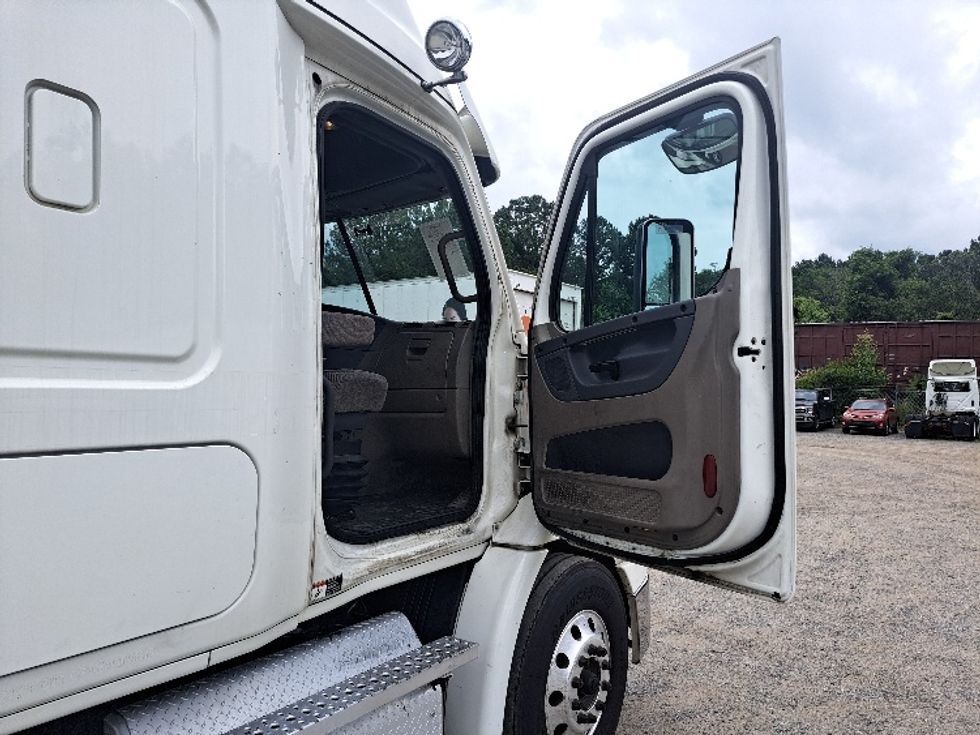 Sleeper Tractor-Heavy Duty Tractors-Freightliner-2019-Cascadia 11364ST-Atlanta-GA-440,215\n\t\tmiles-$ 55,000 - Image 13
