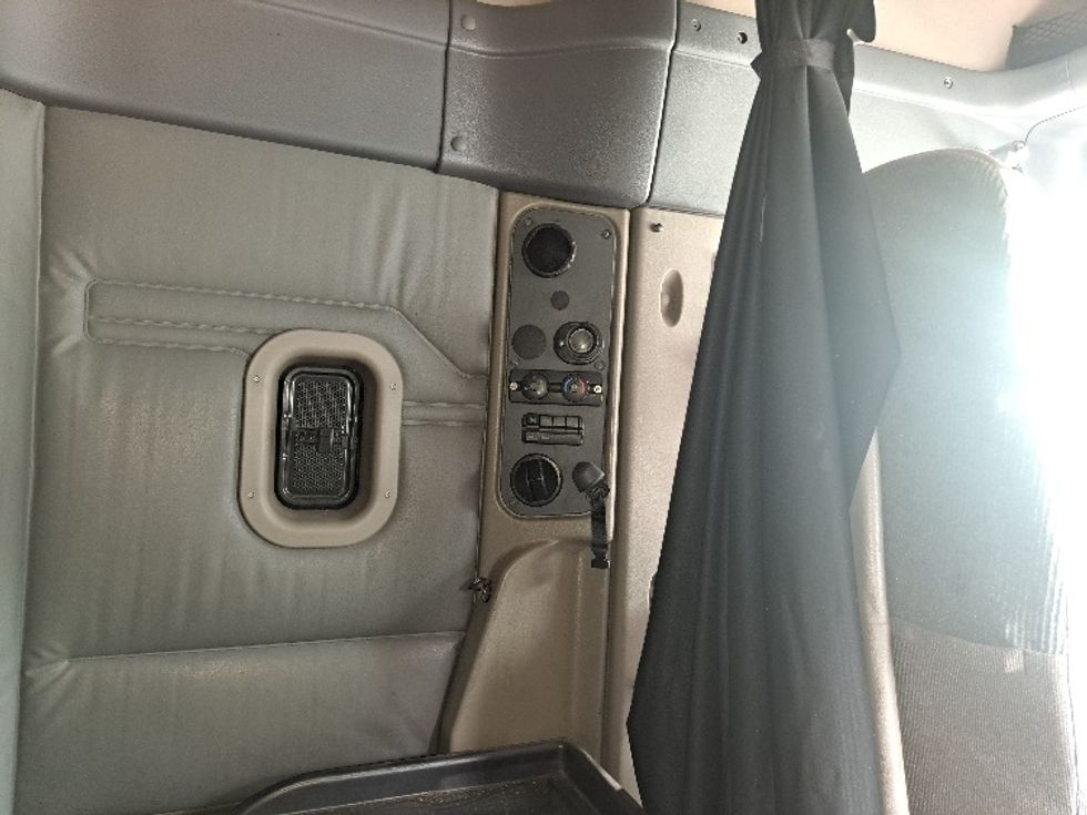 Sleeper Tractor-Heavy Duty Tractors-Freightliner-2019-Cascadia 11364ST-Atlanta-GA-440,215\n\t\tmiles-$ 55,000 - Image 17