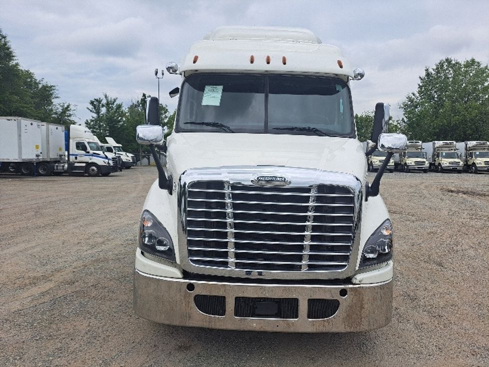 Sleeper Tractor-Heavy Duty Tractors-Freightliner-2019-Cascadia 11364ST-Atlanta-GA-440,215\n\t\tmiles-$ 55,000 - Image 2