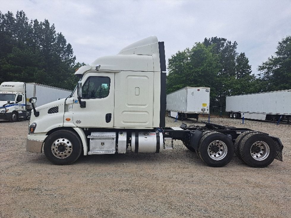 Sleeper Tractor-Heavy Duty Tractors-Freightliner-2019-Cascadia 11364ST-Atlanta-GA-440,215\n\t\tmiles-$ 55,000 - Image 4