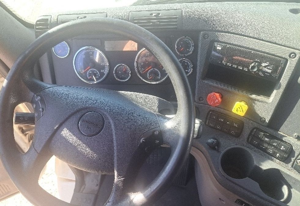 Sleeper Tractor-Heavy Duty Tractors-Freightliner-2019-Cascadia 11364ST-Atlanta-GA-489,129\n\t\tmiles-$ 52,250 - Image 11