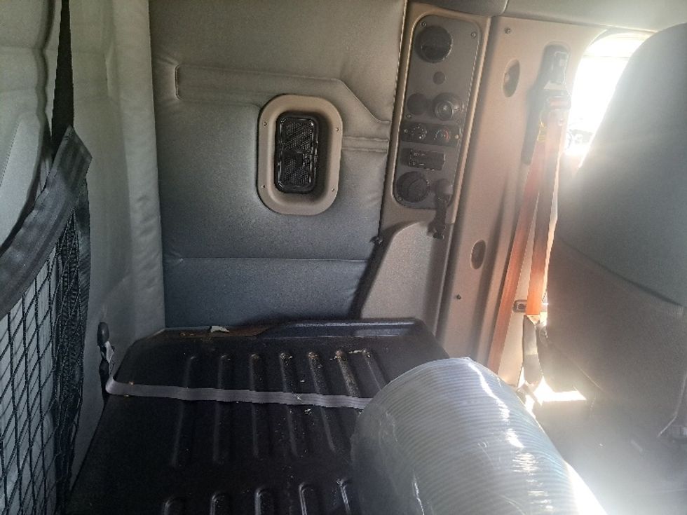 Sleeper Tractor-Heavy Duty Tractors-Freightliner-2019-Cascadia 11364ST-Atlanta-GA-489,129\n\t\tmiles-$ 52,250 - Image 18