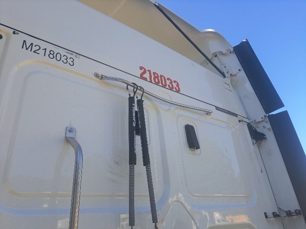 Sleeper Tractor-Heavy Duty Tractors-Freightliner-2019-Cascadia 11364ST-Atlanta-GA-489,129\n\t\tmiles-$ 52,250 - Image 23