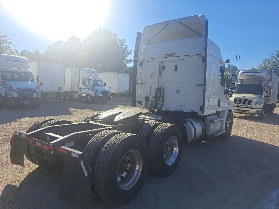 Sleeper Tractor-Heavy Duty Tractors-Freightliner-2019-Cascadia 11364ST-Atlanta-GA-489,129\n\t\tmiles-$ 52,250 - Image 7
