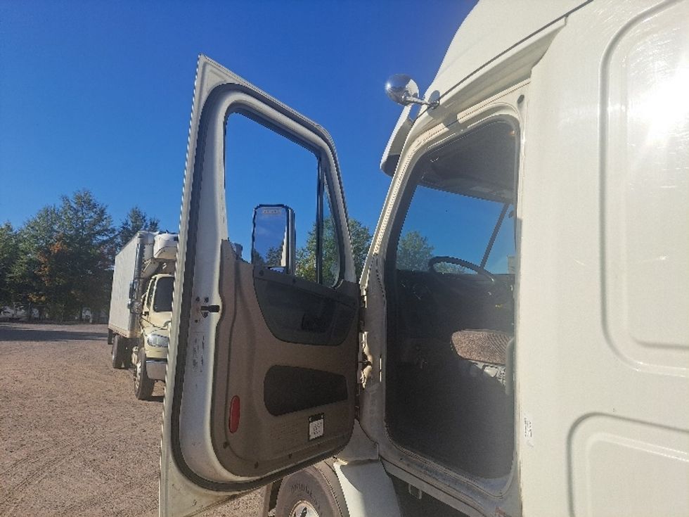 Sleeper Tractor-Heavy Duty Tractors-Freightliner-2019-Cascadia 11364ST-Atlanta-GA-489,129\n\t\tmiles-$ 52,250 - Image 9