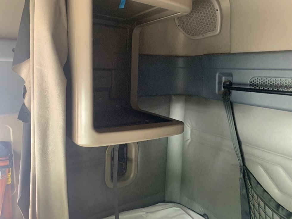 Sleeper Tractor-Heavy Duty Tractors-Freightliner-2019-Cascadia 11364ST-Concord-NC-635,495\n\t\tmiles-$ 15,500 - Image 19