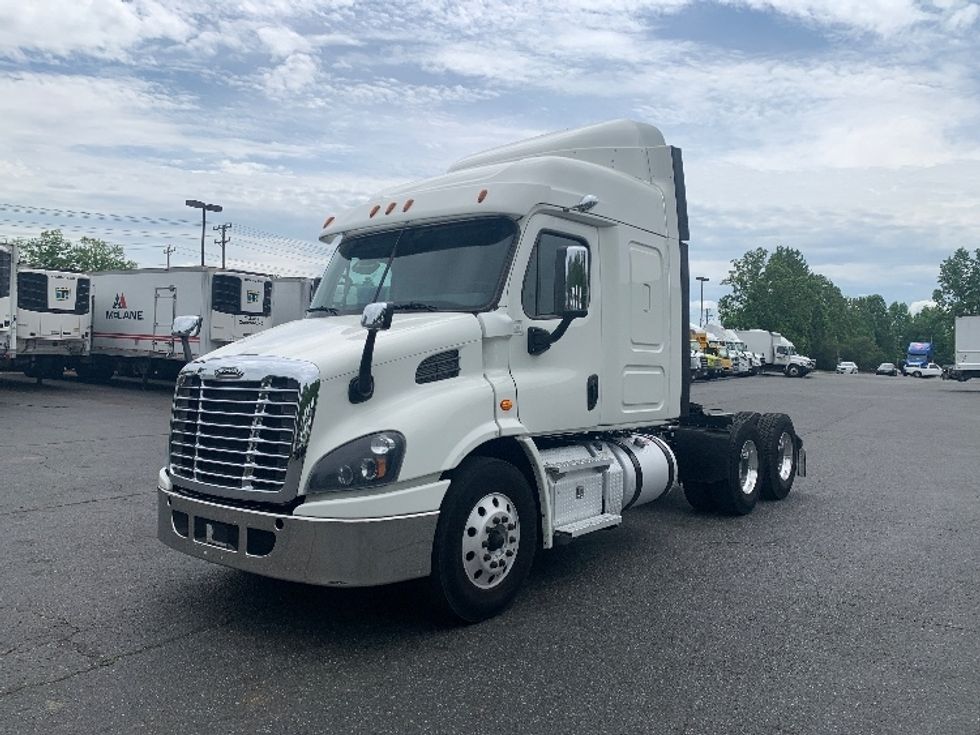 Sleeper Tractor-Heavy Duty Tractors-Freightliner-2019-Cascadia 11364ST-Concord-NC-635,495\n\t\tmiles-$ 15,500 - Image 3