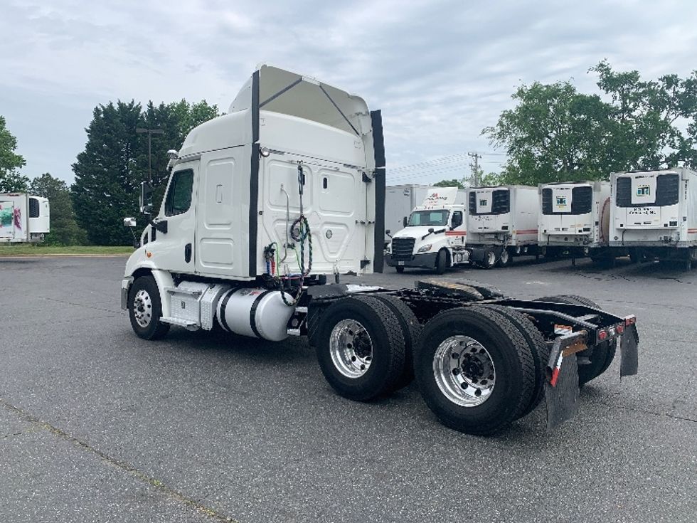 Sleeper Tractor-Heavy Duty Tractors-Freightliner-2019-Cascadia 11364ST-Concord-NC-635,495\n\t\tmiles-$ 15,500 - Image 5