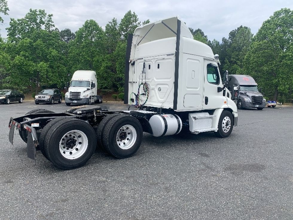 Sleeper Tractor-Heavy Duty Tractors-Freightliner-2019-Cascadia 11364ST-Concord-NC-635,495\n\t\tmiles-$ 15,500 - Image 7