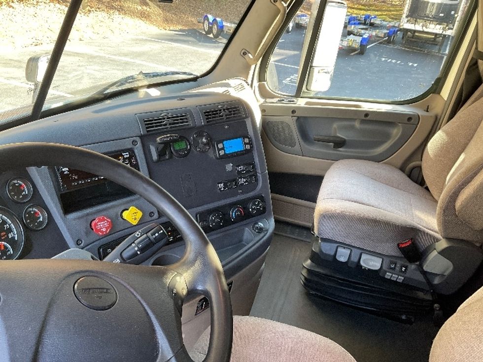 Sleeper Tractor-Heavy Duty Tractors-Freightliner-2019-Cascadia 11364ST-Gainesville-GA-525,932\n\t\tmiles-$ 51,750 - Image 10