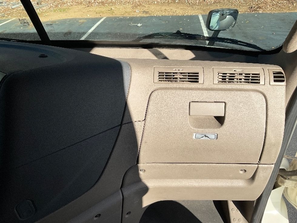 Sleeper Tractor-Heavy Duty Tractors-Freightliner-2019-Cascadia 11364ST-Gainesville-GA-525,932\n\t\tmiles-$ 51,750 - Image 14