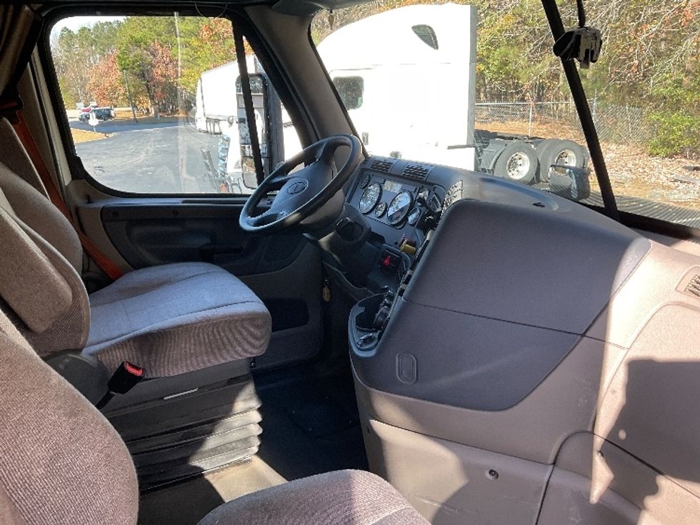 Sleeper Tractor-Heavy Duty Tractors-Freightliner-2019-Cascadia 11364ST-Gainesville-GA-525,932\n\t\tmiles-$ 51,750 - Image 15