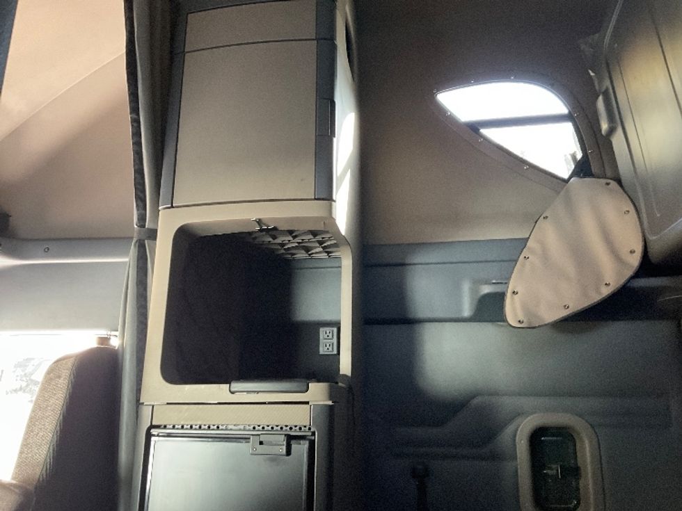 Sleeper Tractor-Heavy Duty Tractors-Freightliner-2019-Cascadia 11364ST-Gainesville-GA-525,932\n\t\tmiles-$ 51,750 - Image 18