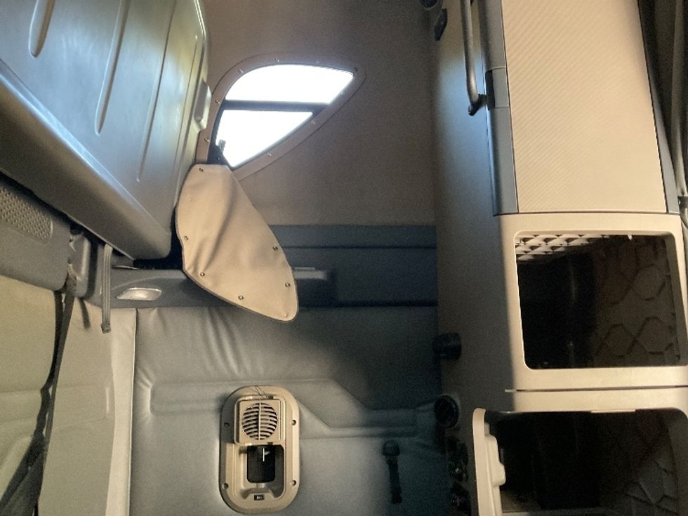 Sleeper Tractor-Heavy Duty Tractors-Freightliner-2019-Cascadia 11364ST-Gainesville-GA-525,932\n\t\tmiles-$ 51,750 - Image 19