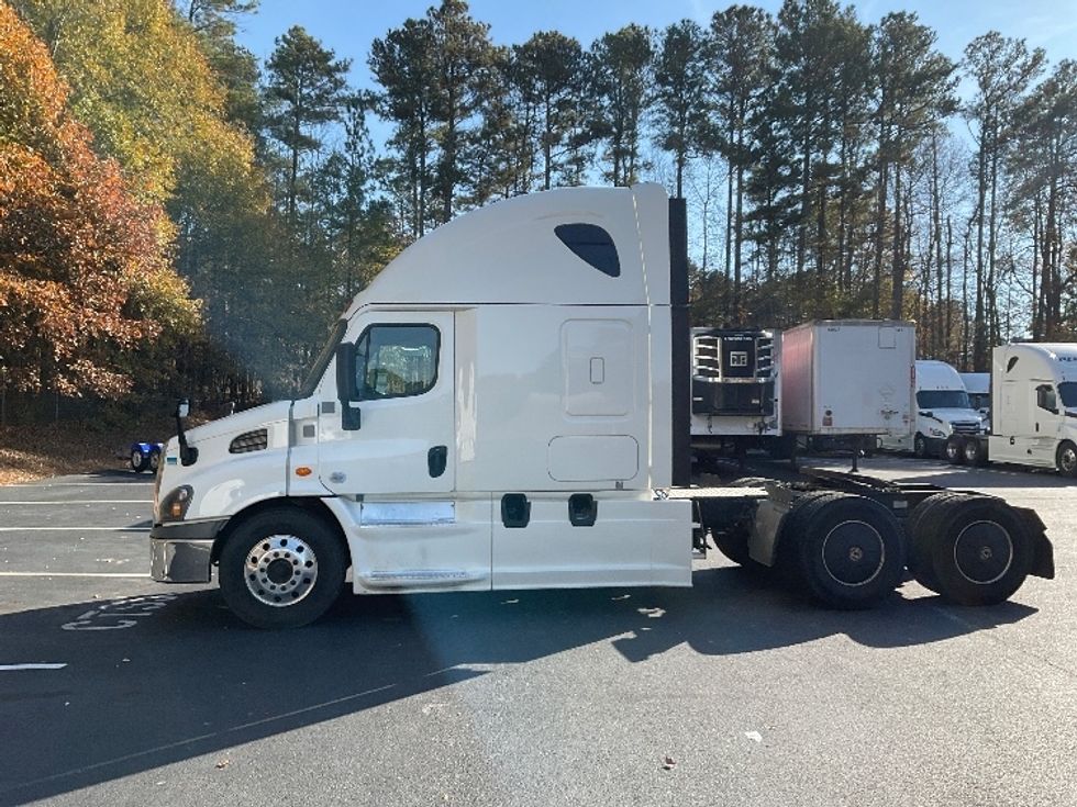 Sleeper Tractor-Heavy Duty Tractors-Freightliner-2019-Cascadia 11364ST-Gainesville-GA-525,932\n\t\tmiles-$ 51,750 - Image 4