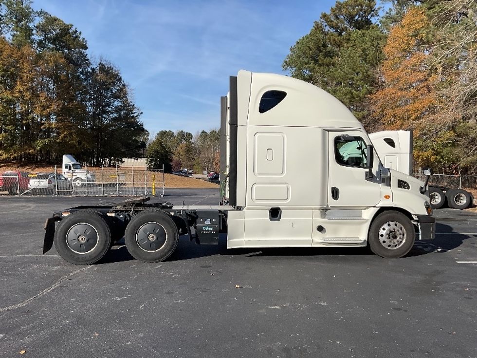 Sleeper Tractor-Heavy Duty Tractors-Freightliner-2019-Cascadia 11364ST-Gainesville-GA-525,932\n\t\tmiles-$ 51,750 - Image 8