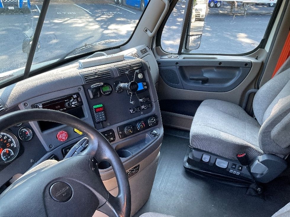 Sleeper Tractor-Heavy Duty Tractors-Freightliner-2019-Cascadia 11364ST-Gainesville-GA-574,301\n\t\tmiles-$ 49,750 - Image 10