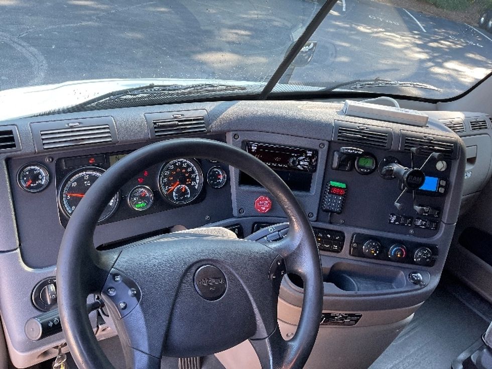 Sleeper Tractor-Heavy Duty Tractors-Freightliner-2019-Cascadia 11364ST-Gainesville-GA-574,301\n\t\tmiles-$ 49,750 - Image 11