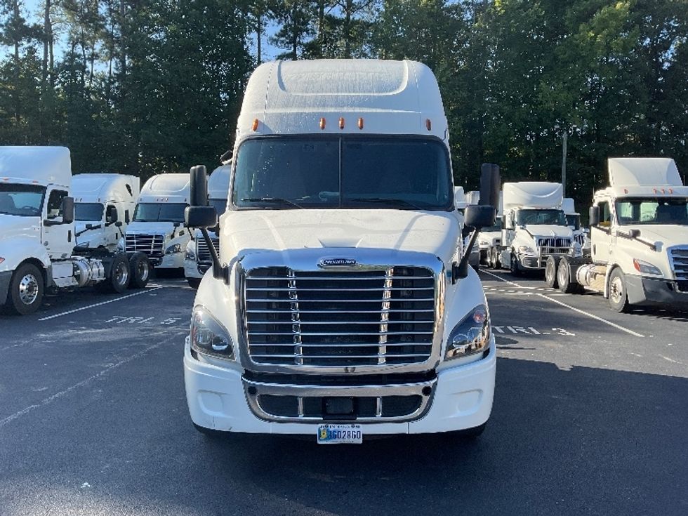 Sleeper Tractor-Heavy Duty Tractors-Freightliner-2019-Cascadia 11364ST-Gainesville-GA-574,301\n\t\tmiles-$ 49,750 - Image 2