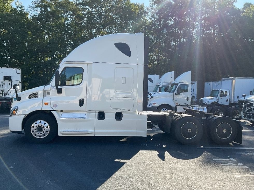 Sleeper Tractor-Heavy Duty Tractors-Freightliner-2019-Cascadia 11364ST-Gainesville-GA-574,301\n\t\tmiles-$ 49,750 - Image 4
