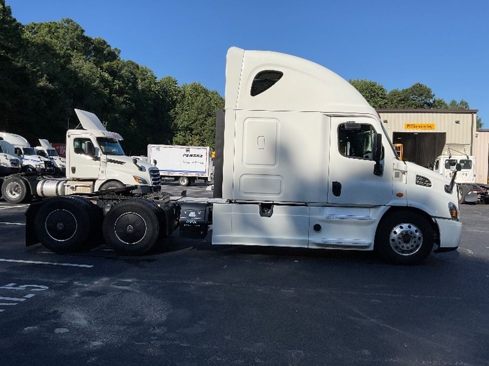 Sleeper Tractor-Heavy Duty Tractors-Freightliner-2019-Cascadia 11364ST-Gainesville-GA-574,301\n\t\tmiles-$ 49,750 - Image 8