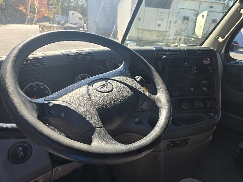 Sleeper Tractor-Heavy Duty Tractors-Freightliner-2019-Cascadia 11364ST-Gainesville-GA-608,255\n\t\tmiles-$ 47,000 - Image 10