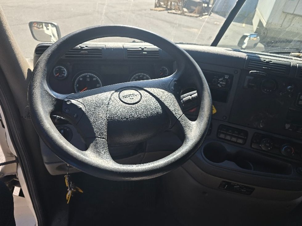 Sleeper Tractor-Heavy Duty Tractors-Freightliner-2019-Cascadia 11364ST-Gainesville-GA-608,255\n\t\tmiles-$ 47,000 - Image 11