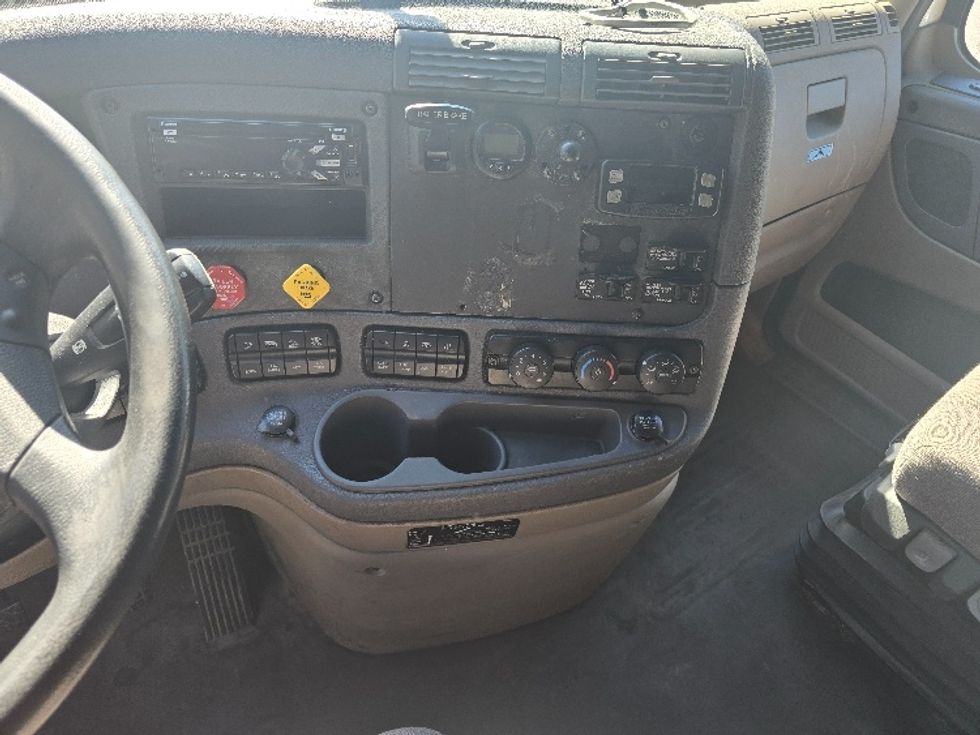 Sleeper Tractor-Heavy Duty Tractors-Freightliner-2019-Cascadia 11364ST-Gainesville-GA-608,255\n\t\tmiles-$ 47,000 - Image 12