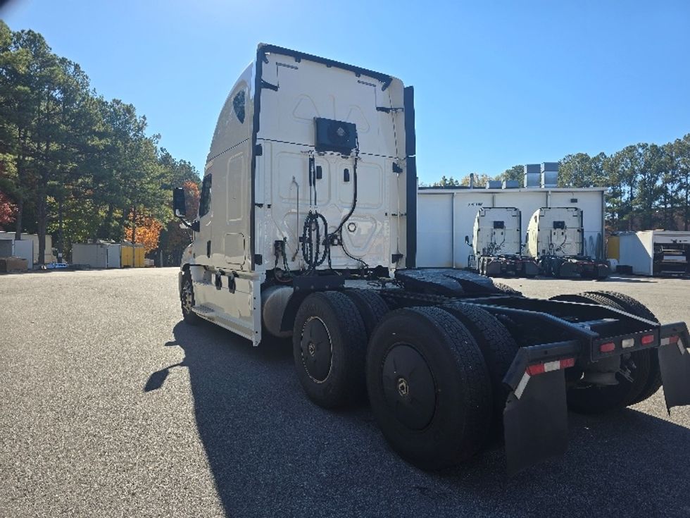 Sleeper Tractor-Heavy Duty Tractors-Freightliner-2019-Cascadia 11364ST-Gainesville-GA-608,255\n\t\tmiles-$ 47,000 - Image 5