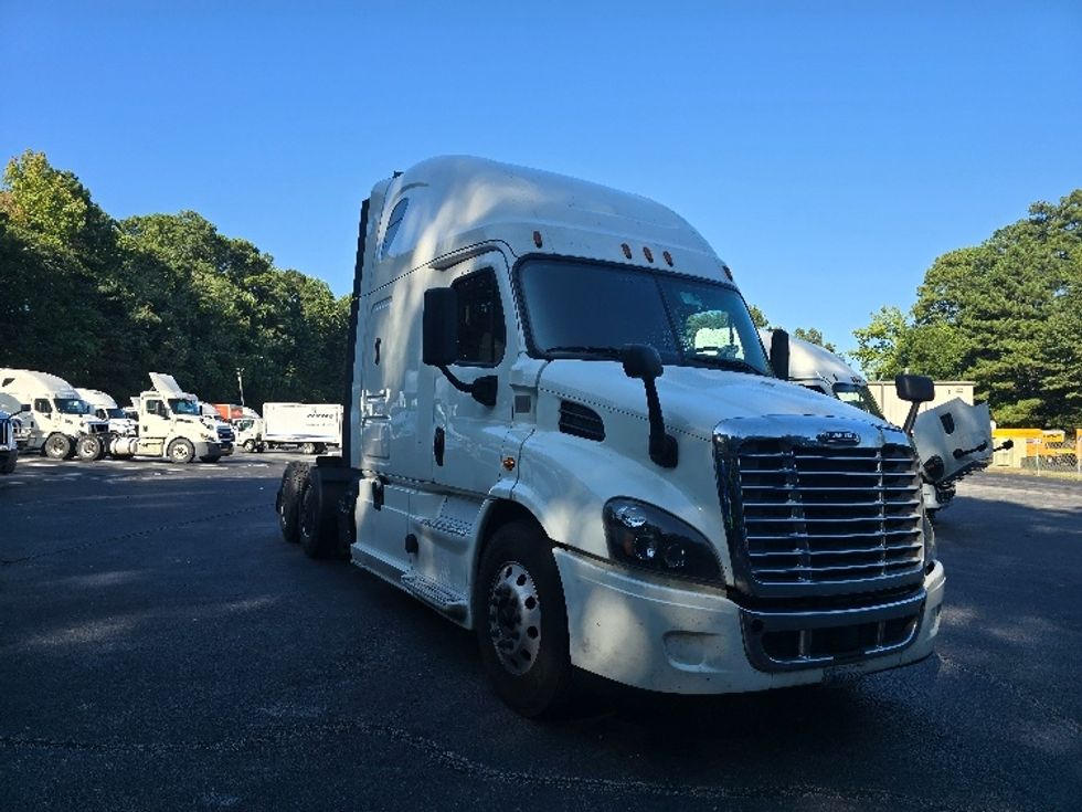 Sleeper Tractor-Heavy Duty Tractors-Freightliner-2019-Cascadia 11364ST-Gainesville-GA-623,134\n\t\tmiles-$ 47,000 - Image 1